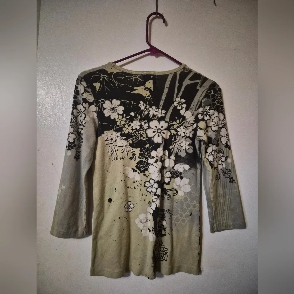 Shirt - Picture 2 of 3